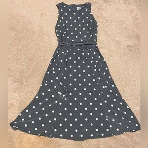 Anne Klein gray with white dots fit abs flare dress size 4
